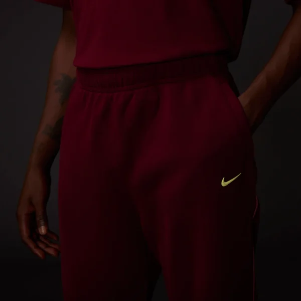 ONBODY_SU25CARDINALSTOCK16 NOCTA Fleece CS Sweatpant Dark Beetroot